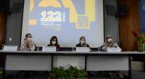 Da esquerda para direita: Marília Santini, Marilda Siqueira, Maria Ogrzewalska e Maria de Lourdes Aguiar, durante a mesa-redonda “Covid-19, genômica e meio ambiente: desafios e questões para o futuro”